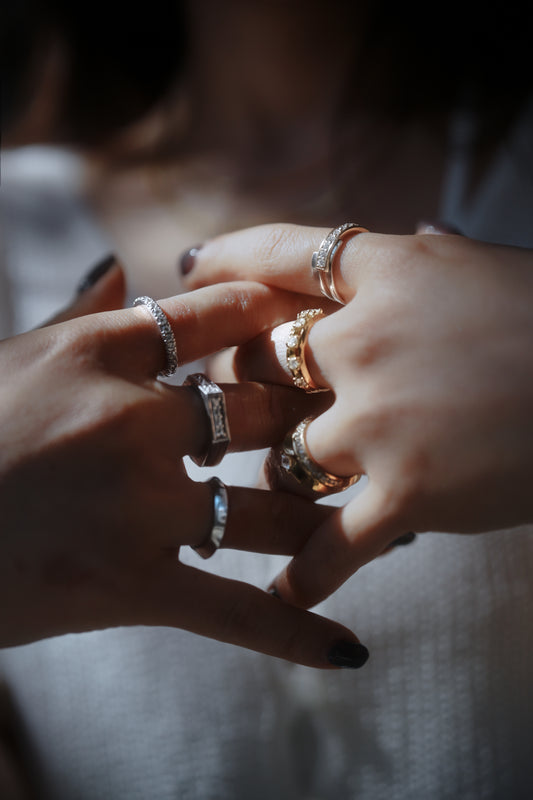 Edgy-Crack Harf Eternity Ring‐WG【DIA】
