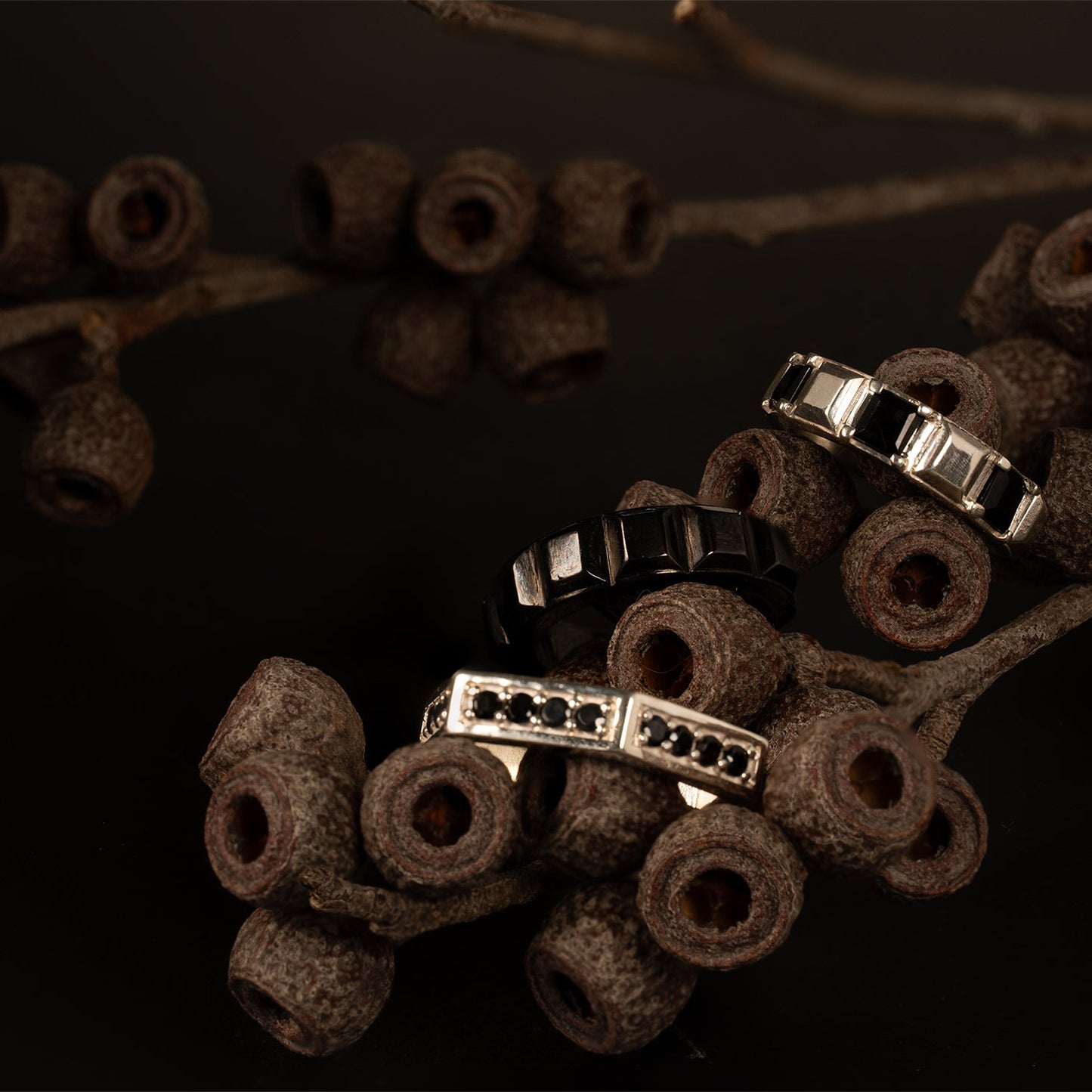 Grid-Pulse Ring Black-SV