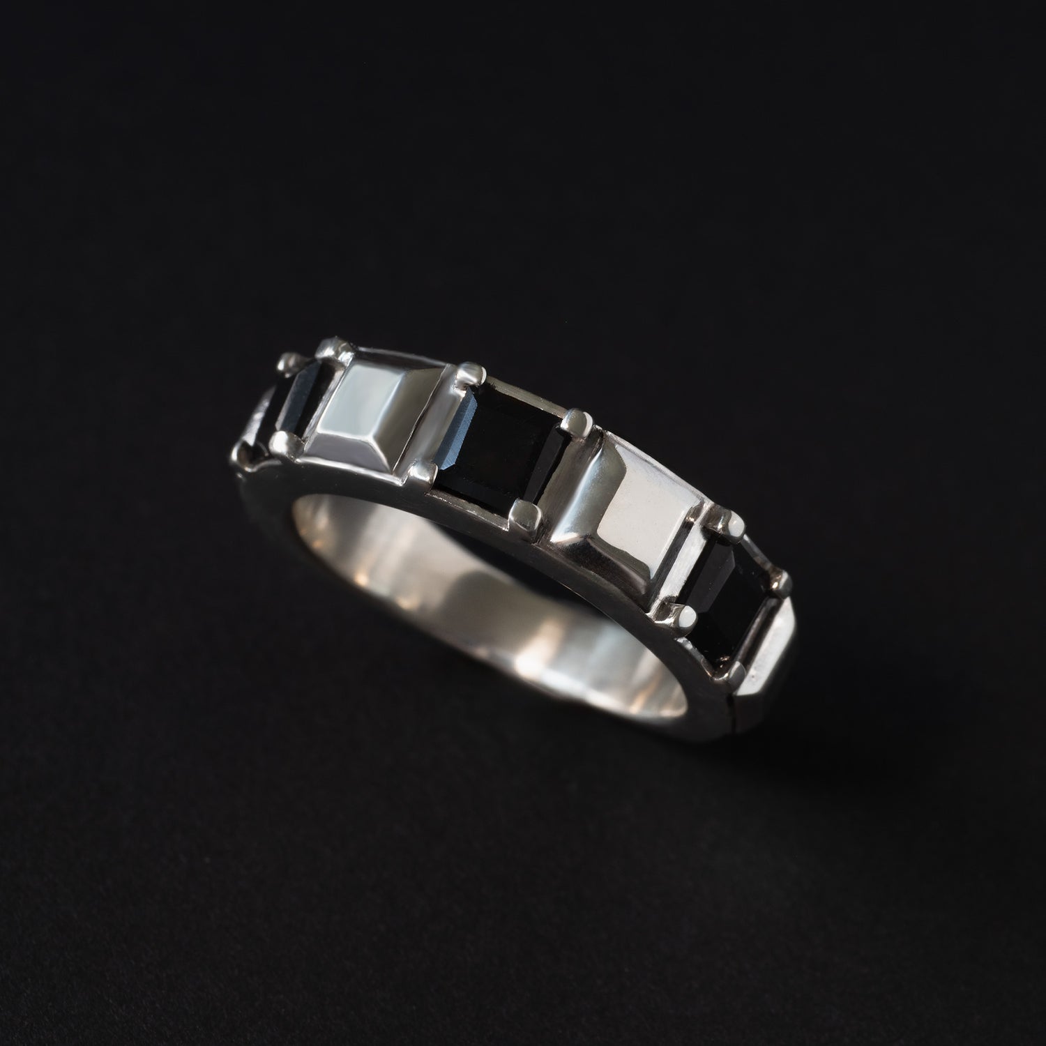 Pulse-Grid Ring - SV